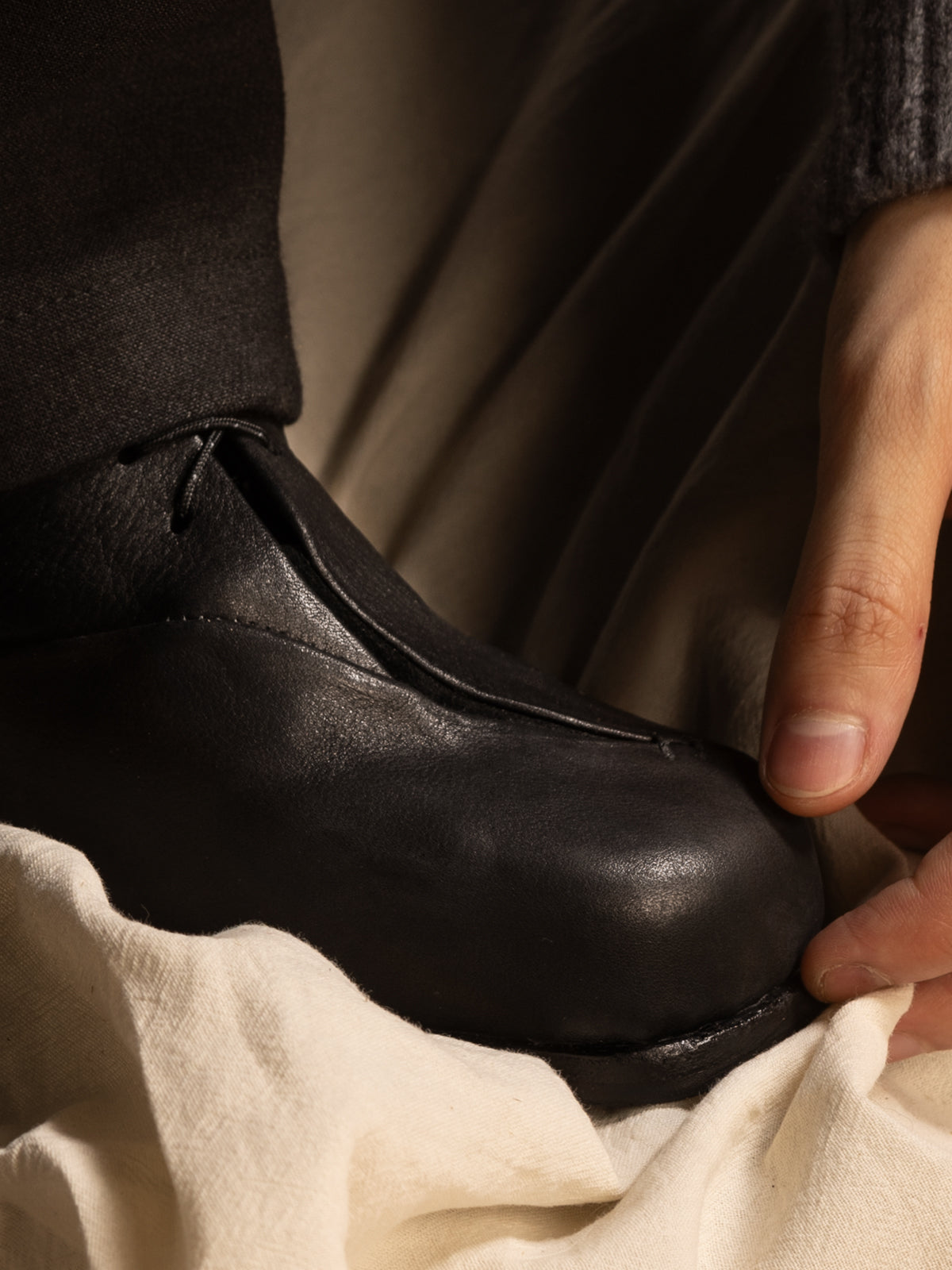 定制 REwrite编界®「城屿游历」休闲黑皮鞋NARO-FIT™训练鞋Ortholite®